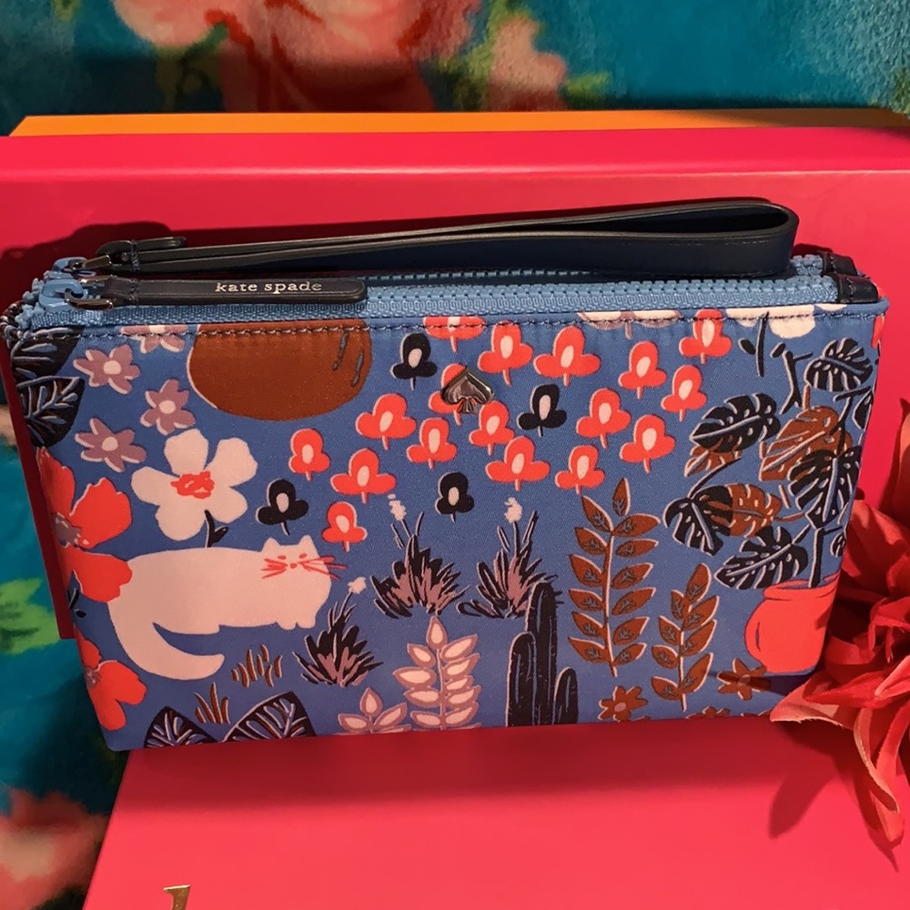 NWT! Kate spade Wristlet